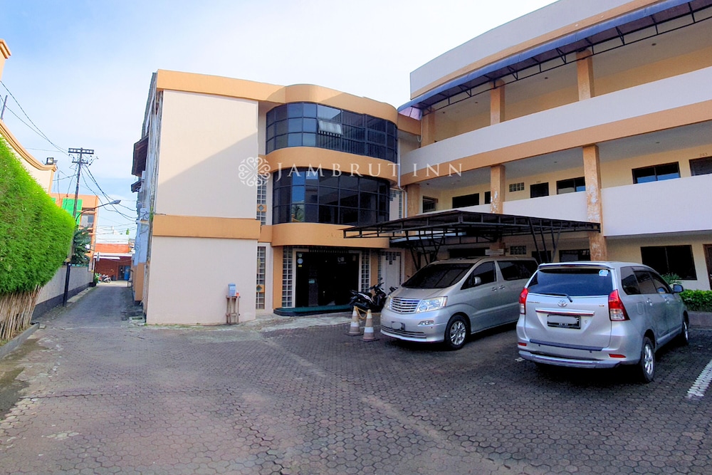 Jambrut Inn Hotel 42/50
