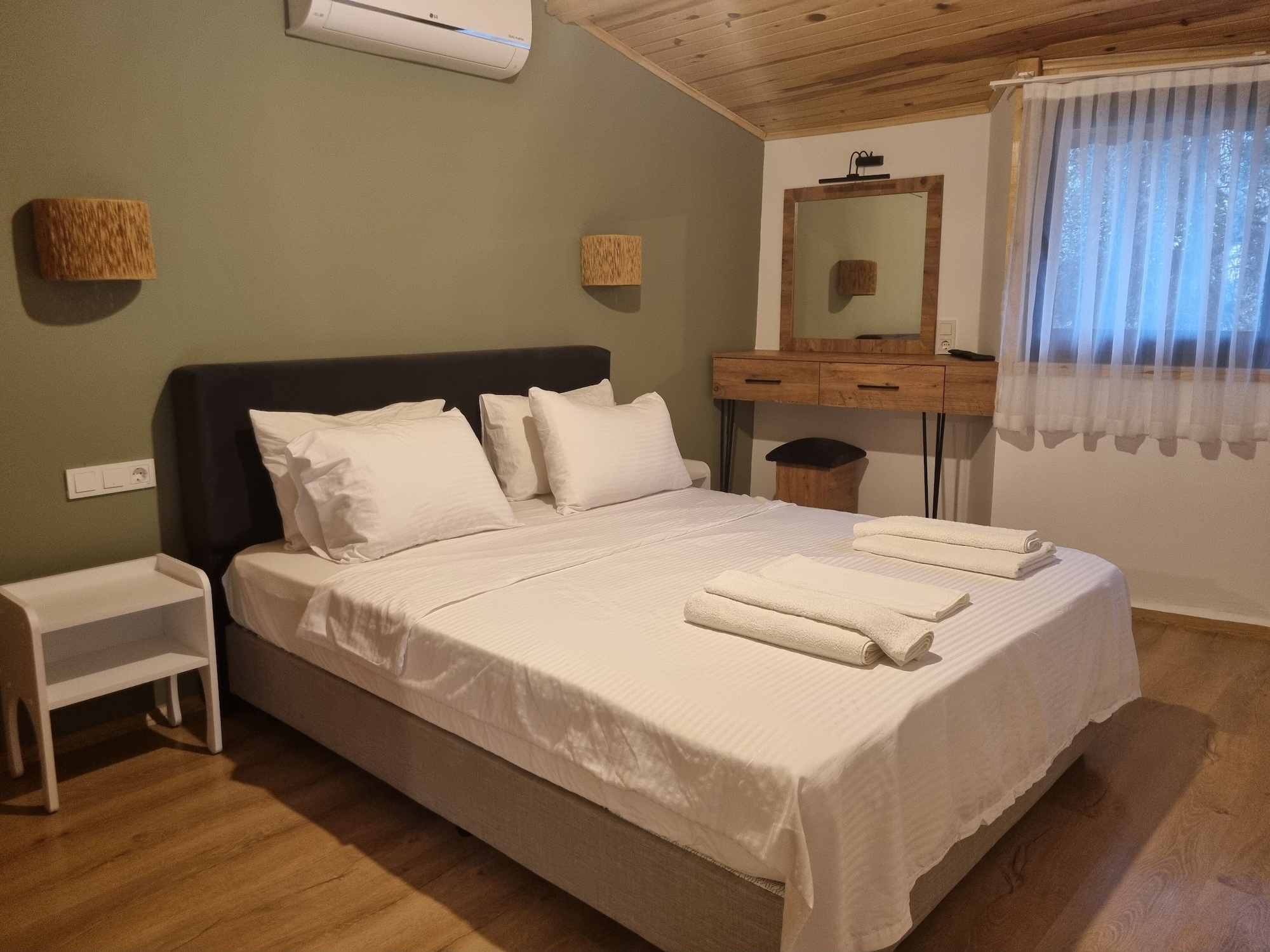 DELUXE, APARTMENT