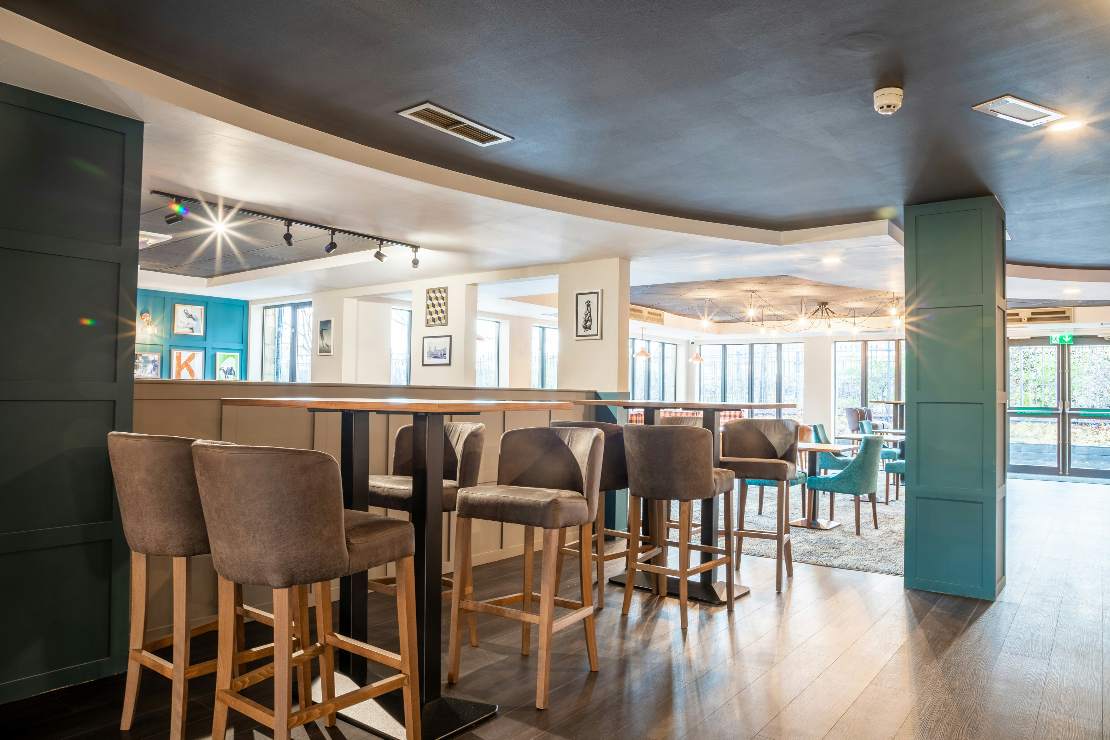 Knowsley Inn and Lounge 26/34