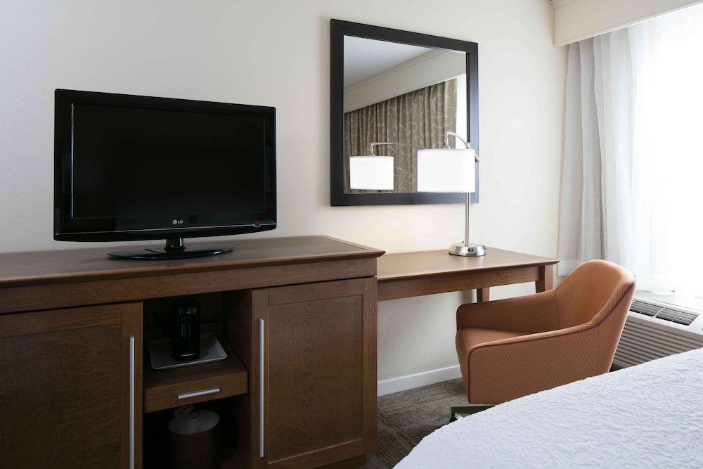 Hampton Inn Kansas City/Shawnee Mission 26/34