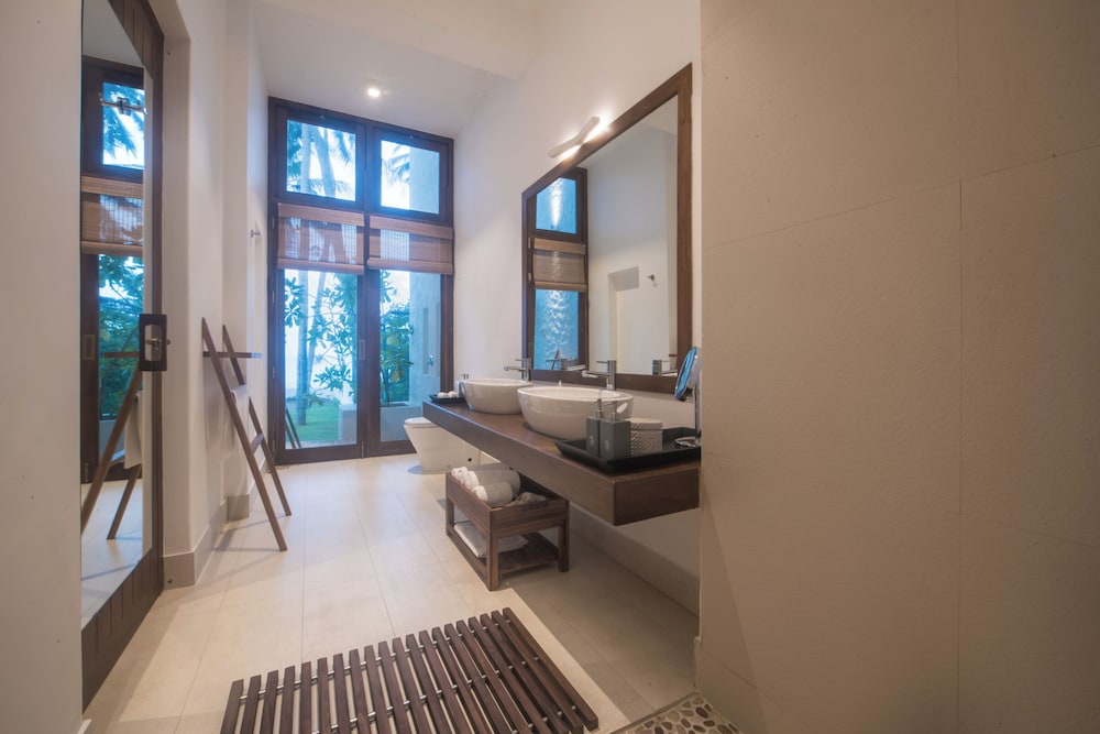 Room, King Bed, Ocean View, Kumu Beach 2/3
