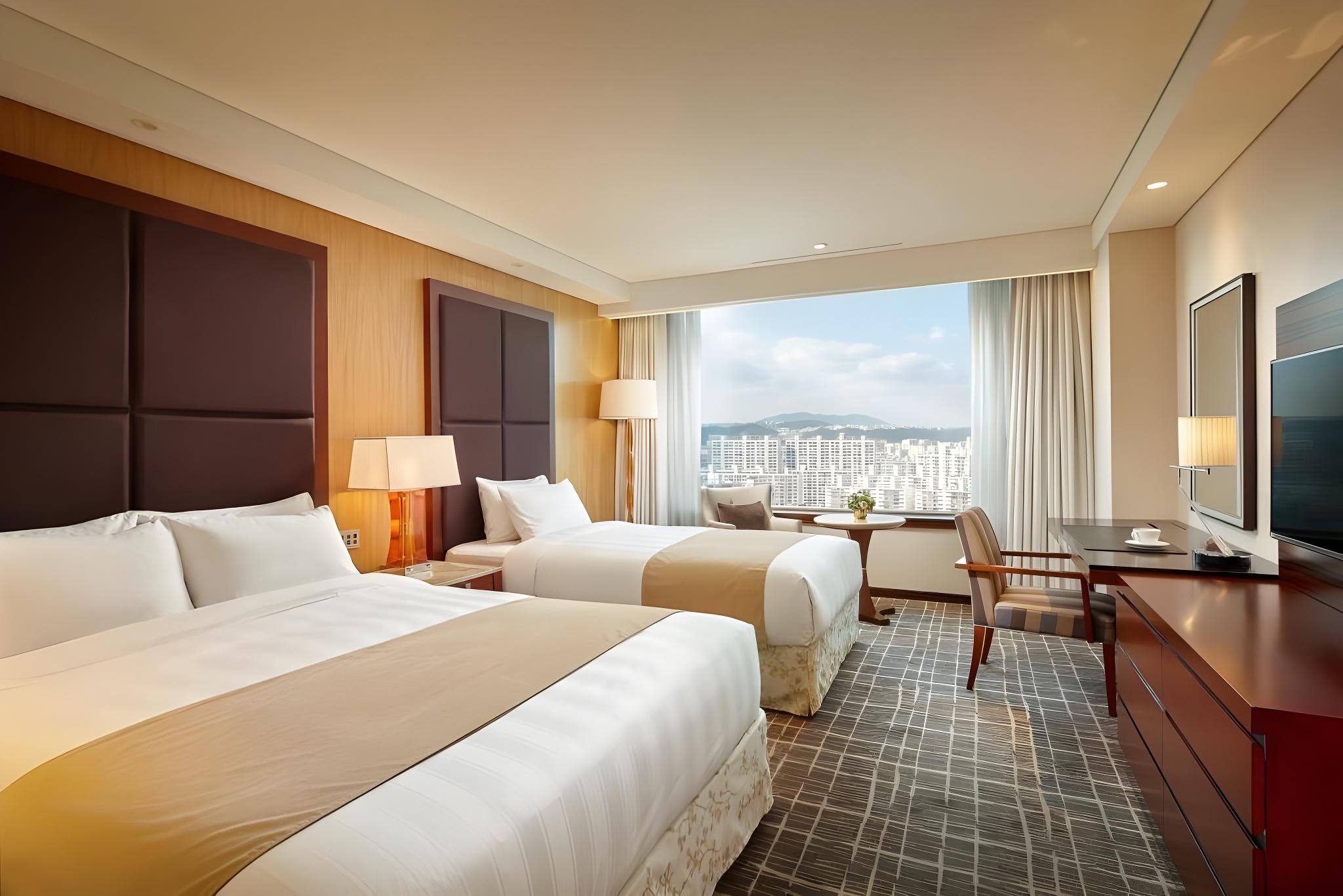 DELUXE, FAMILY, TWIN BEDS