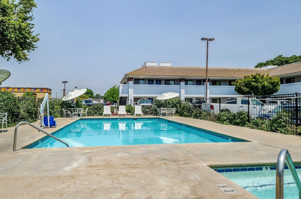 Motel6 Oakdale, CA 61/67