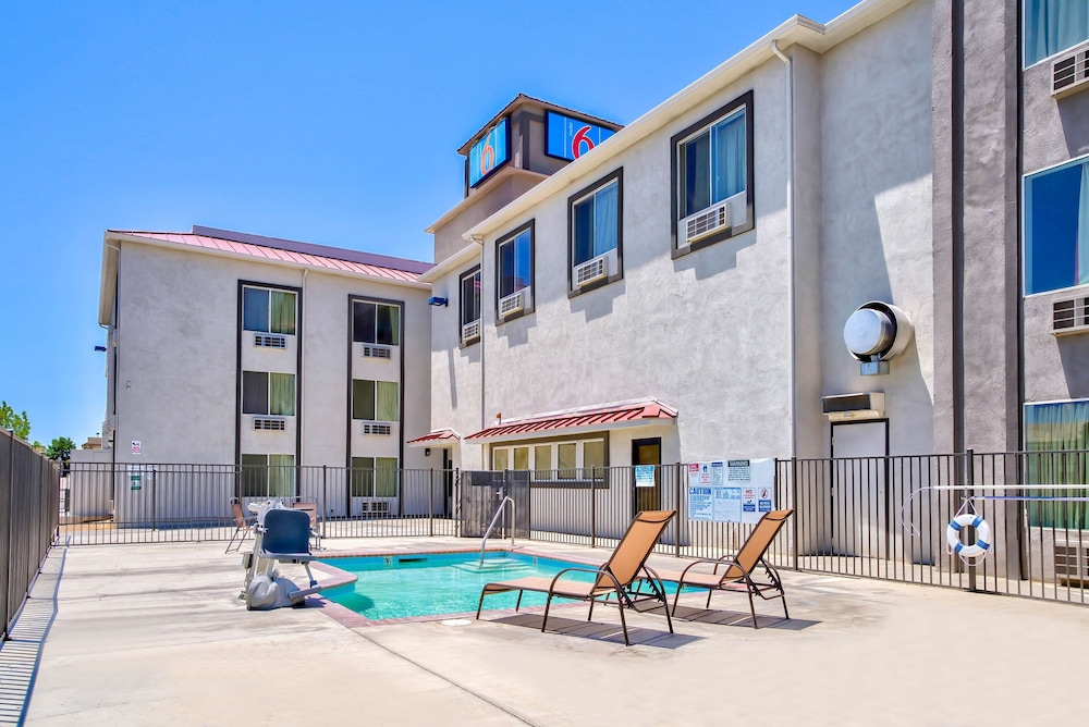 Motel6 Hesperia, CA - West Main Street - I-15 48/60