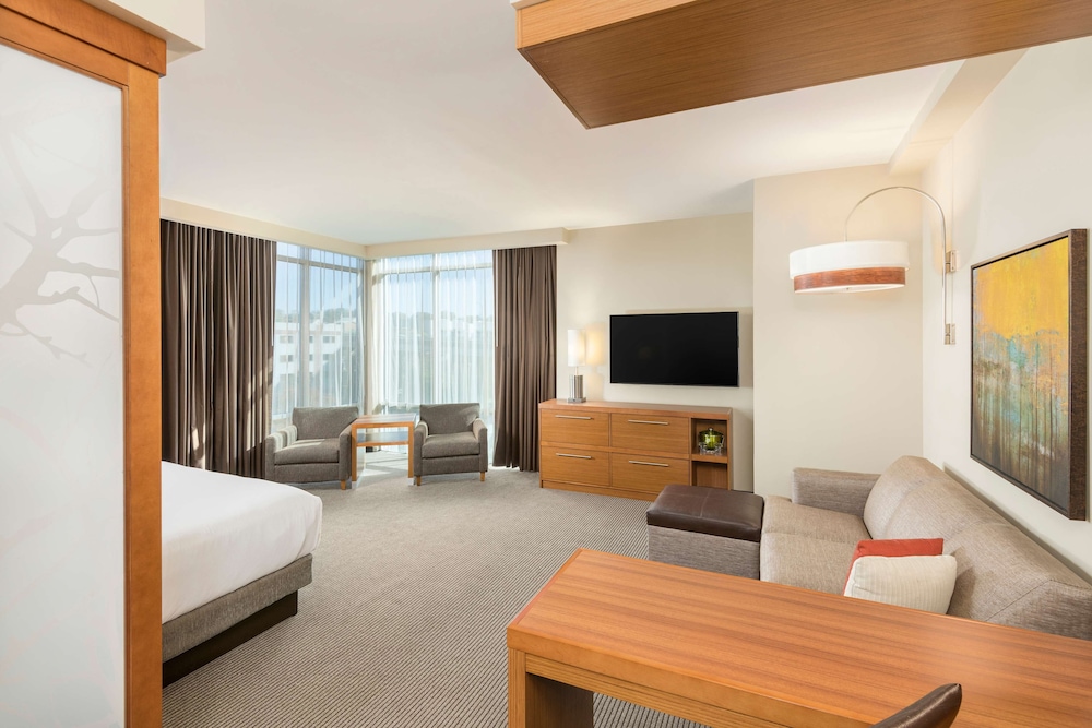 Hyatt Place Greenville/Downtown 36/64