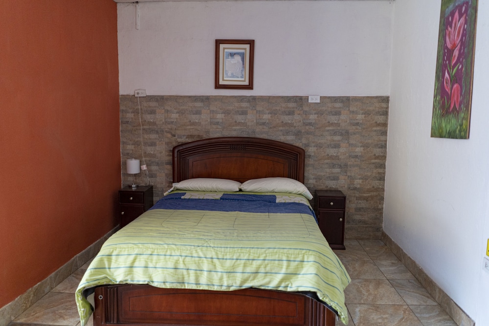 MINI, SUITE, PRIVATE BATHROOM