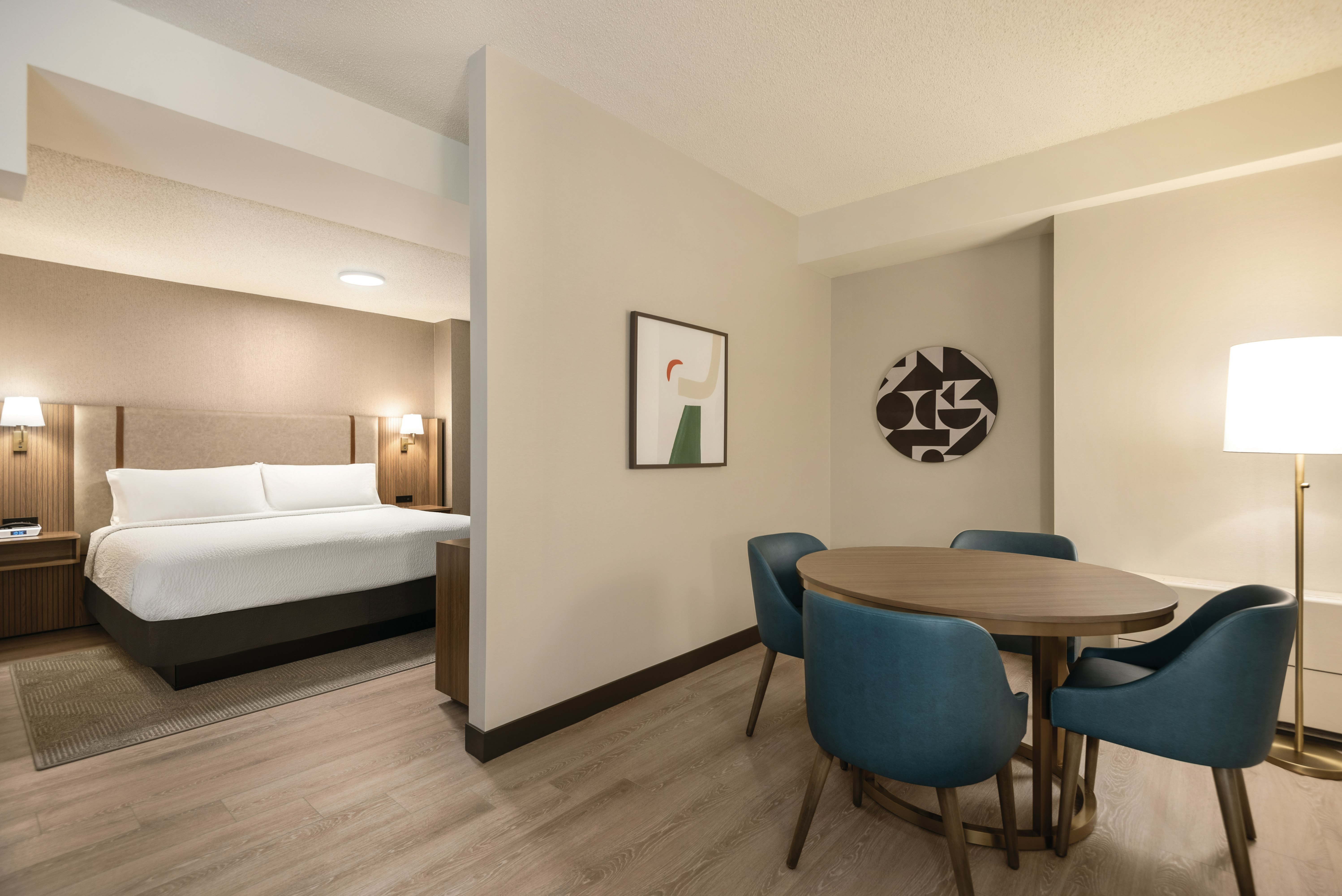 HOLIDAY INN HOTEL AND SUITES VANCOUVER DOWNTOWN 36/73
