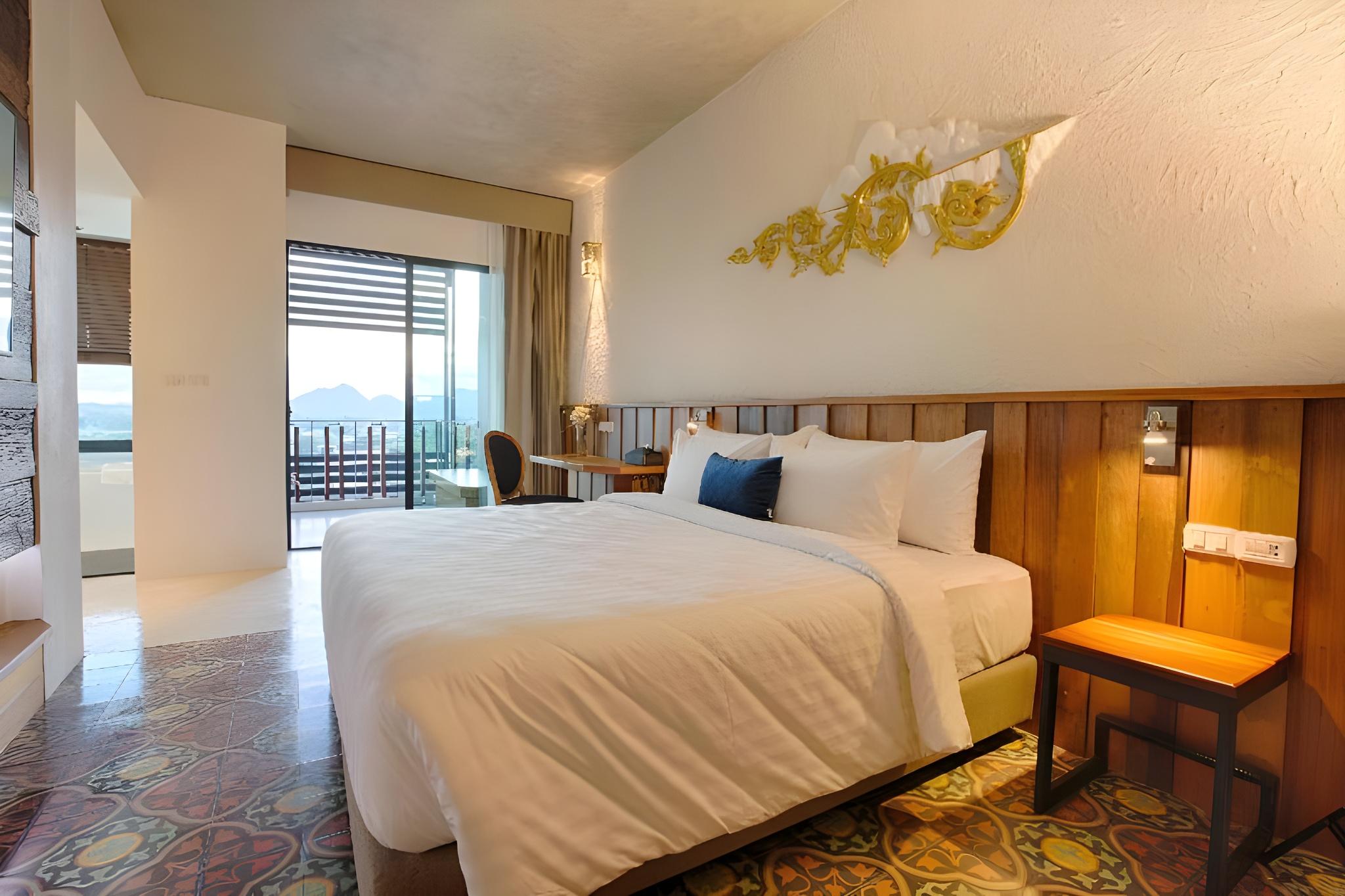 Room, River Front, Hot Tub