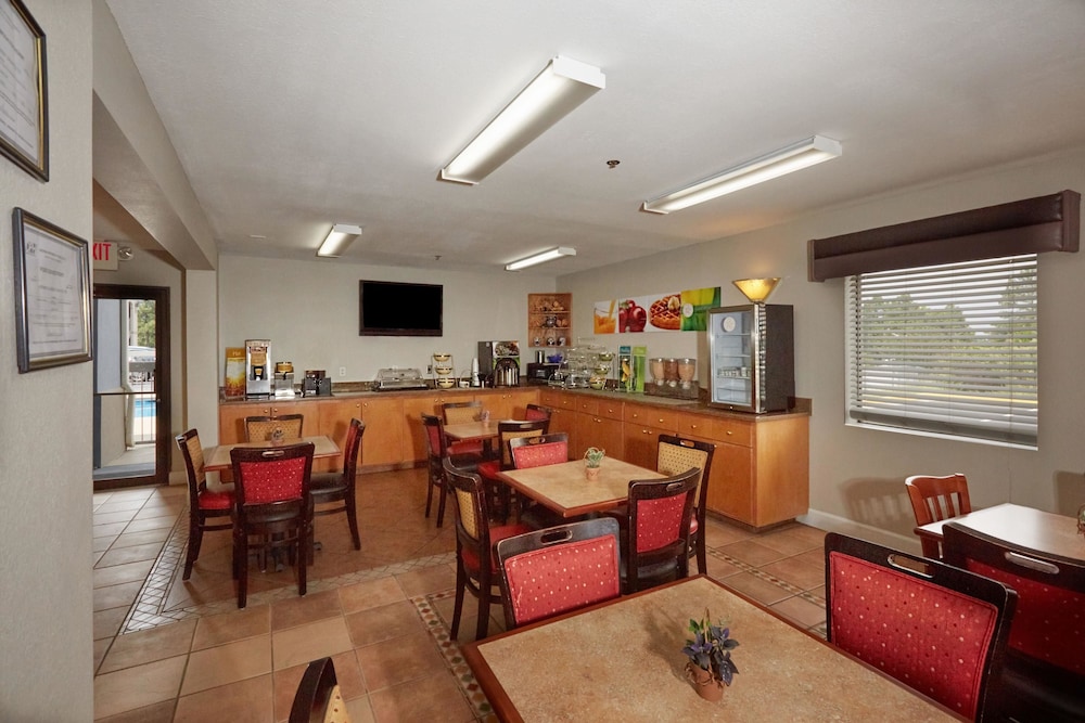 Quality Inn Augusta West Near Fort Gordon 27/31