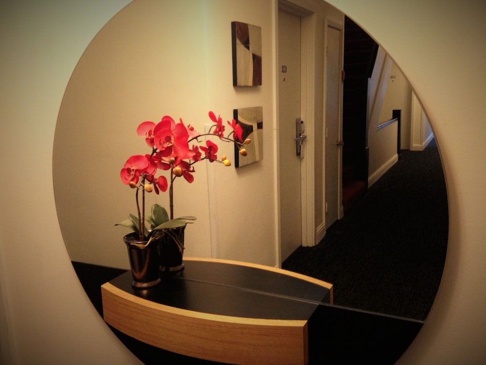 Touchstone Hotel 3/45