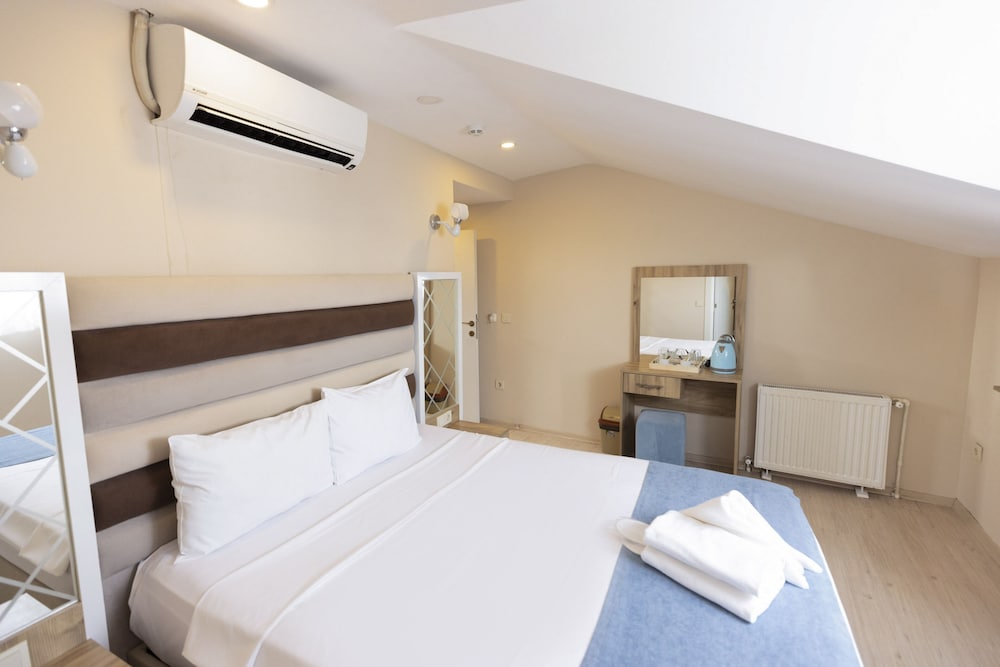 De Maree Hotel 12/53