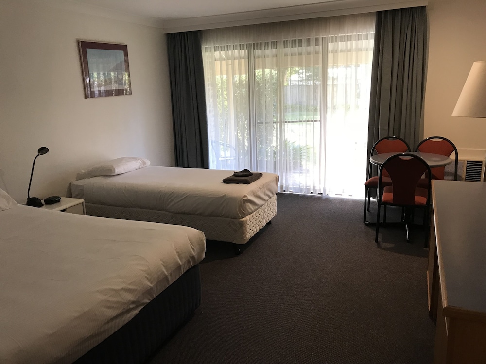 Tea Gardens Motel 8/26