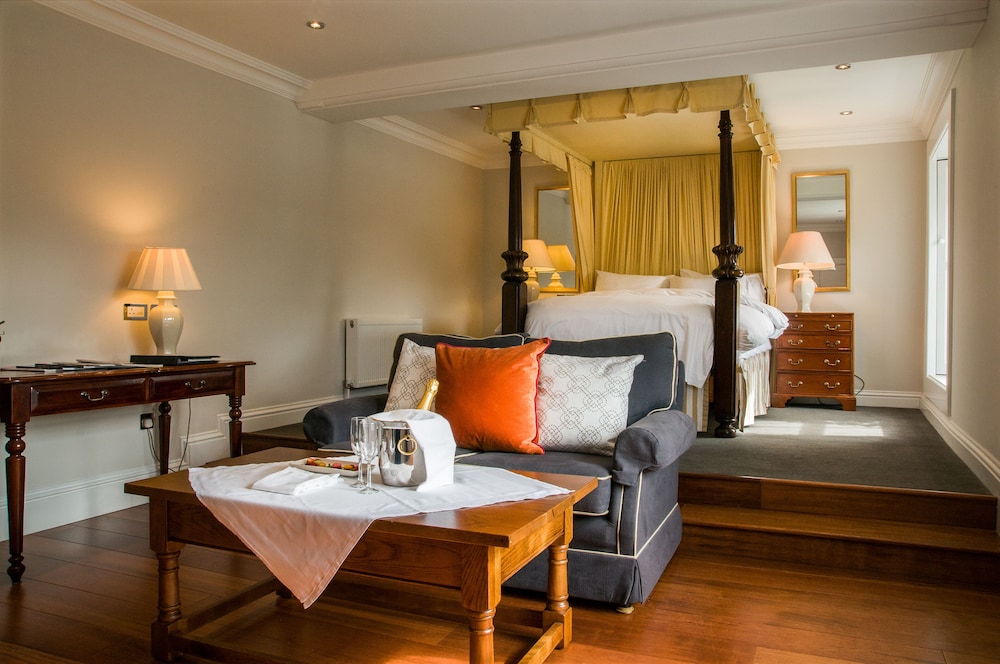 Dunraven Arms Hotel 24/43