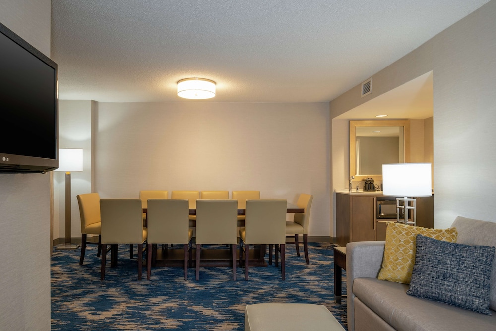 Embassy Suites Alexandria Old Town 34/51