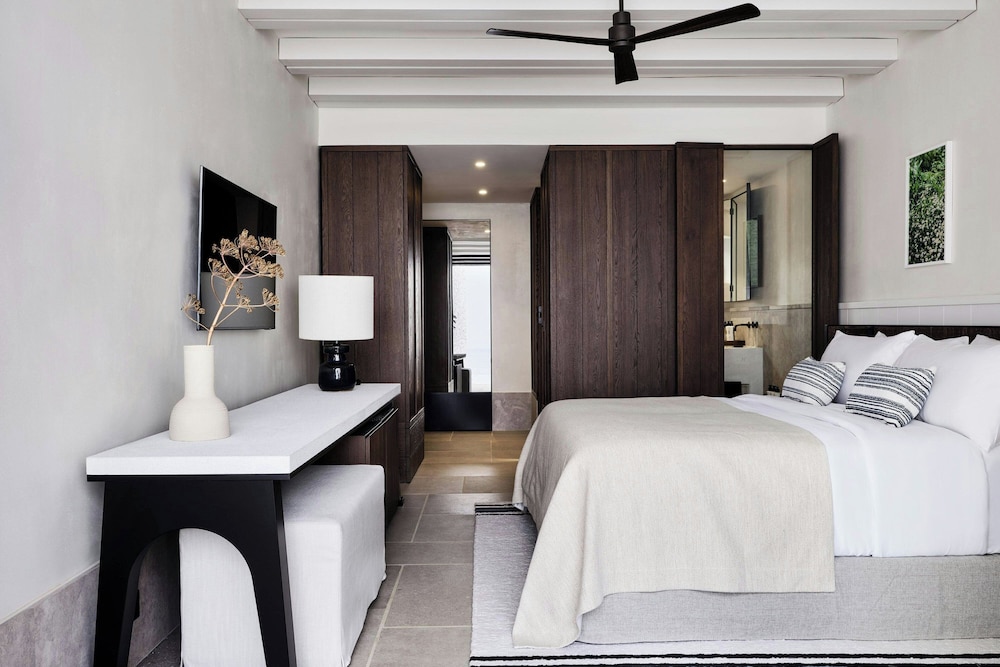 Panoramic, King Bed, Sea View, Shared Pool