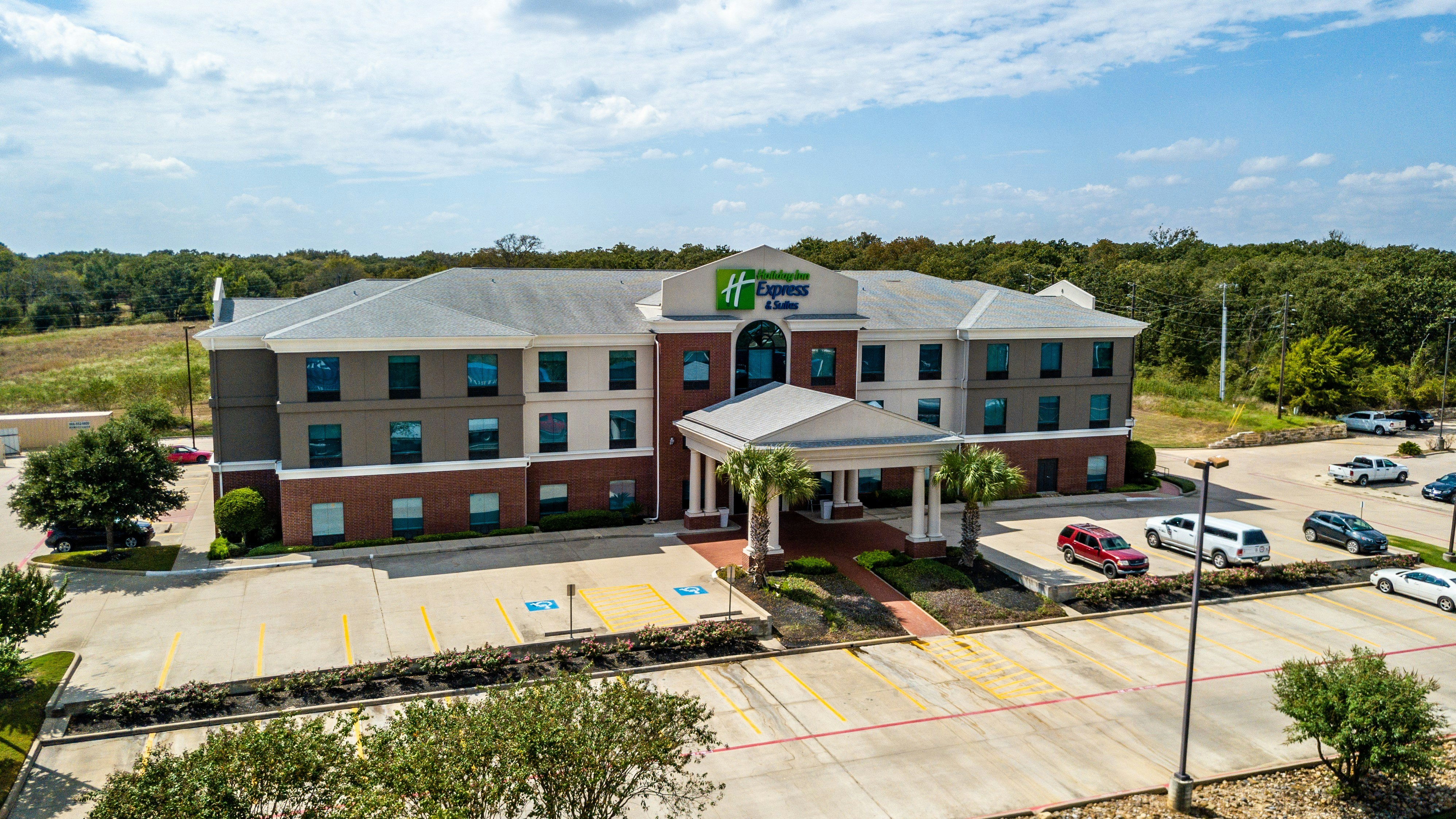Holiday Inn Express Suites Hearne 2/49