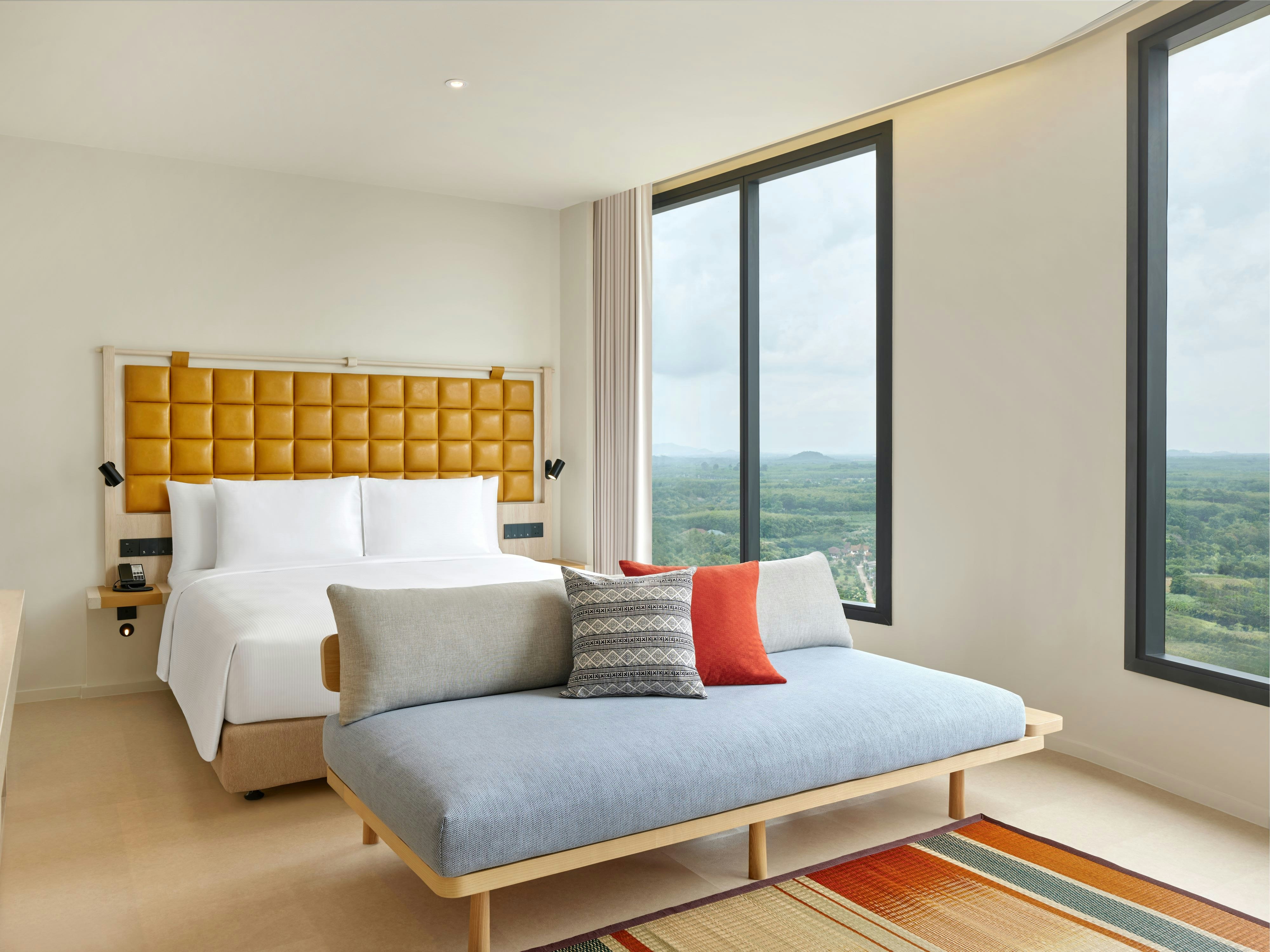 STUDIO, KING BED
