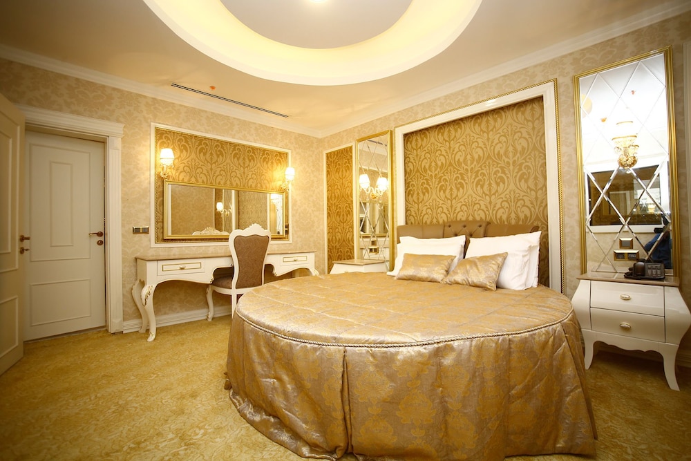 DELUXE, SUITE, KING BED