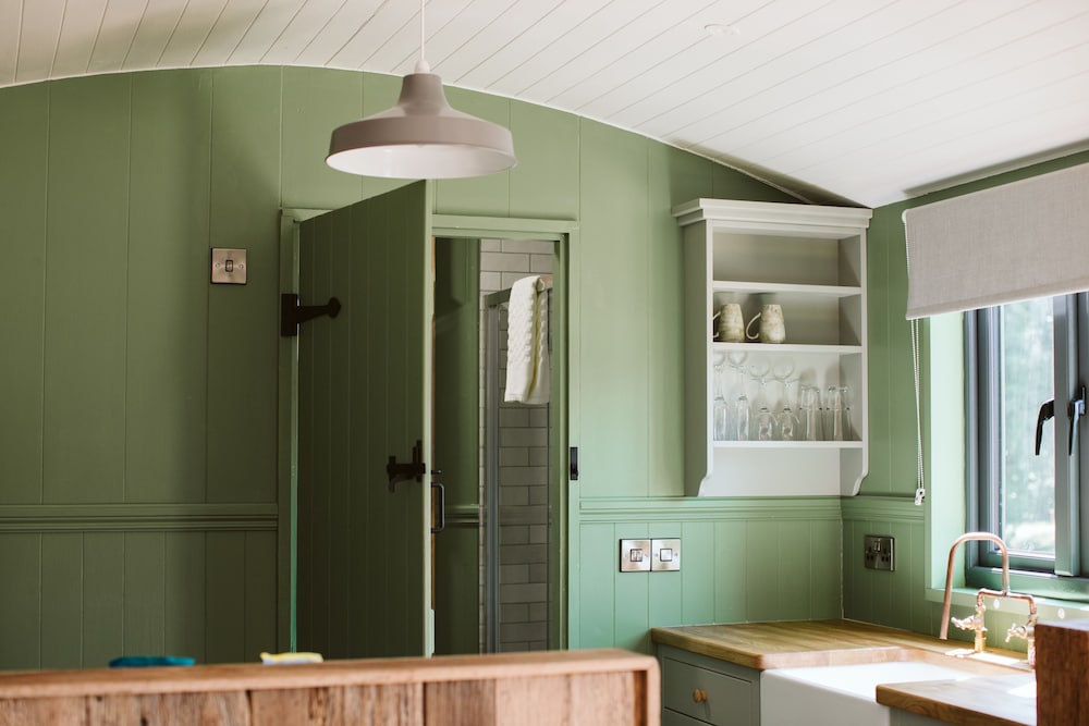 Hut, Double Bed