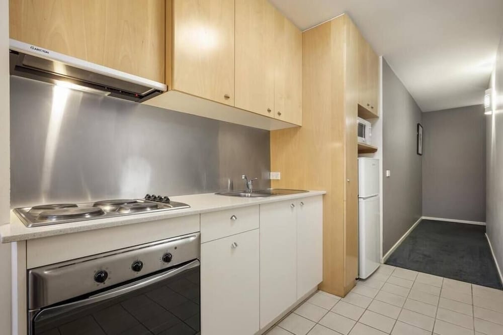 Melbourne CBD Central Apartment Hotel 8/37