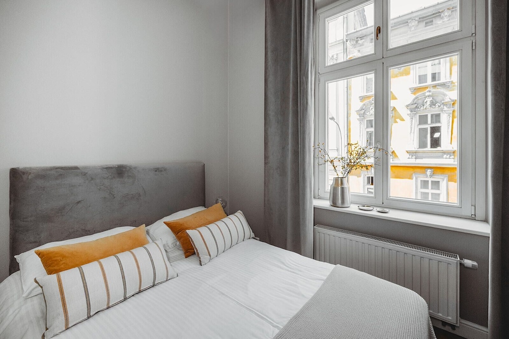 Antique Apartments Old Town 24/79