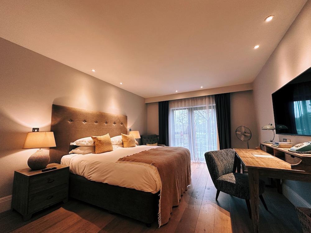 Room, King Bed, Riverside, Accessible