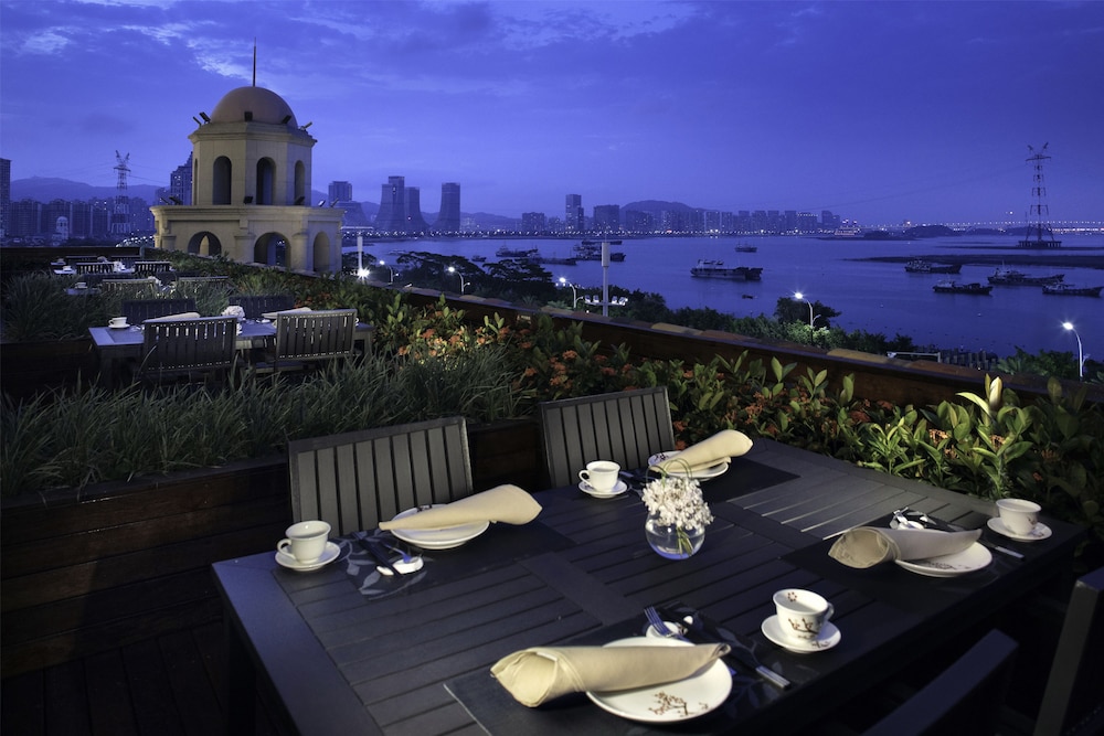 WYNDHAM GRAND XIAMEN HAICANG 49/50