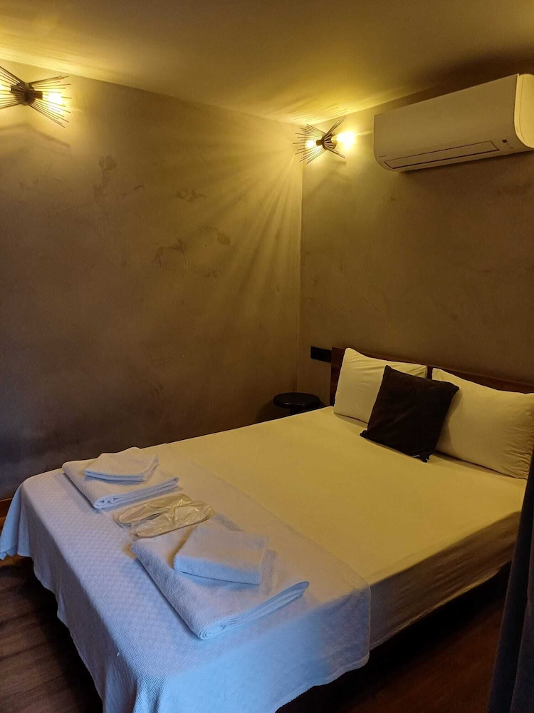 Elia Otel 8/32