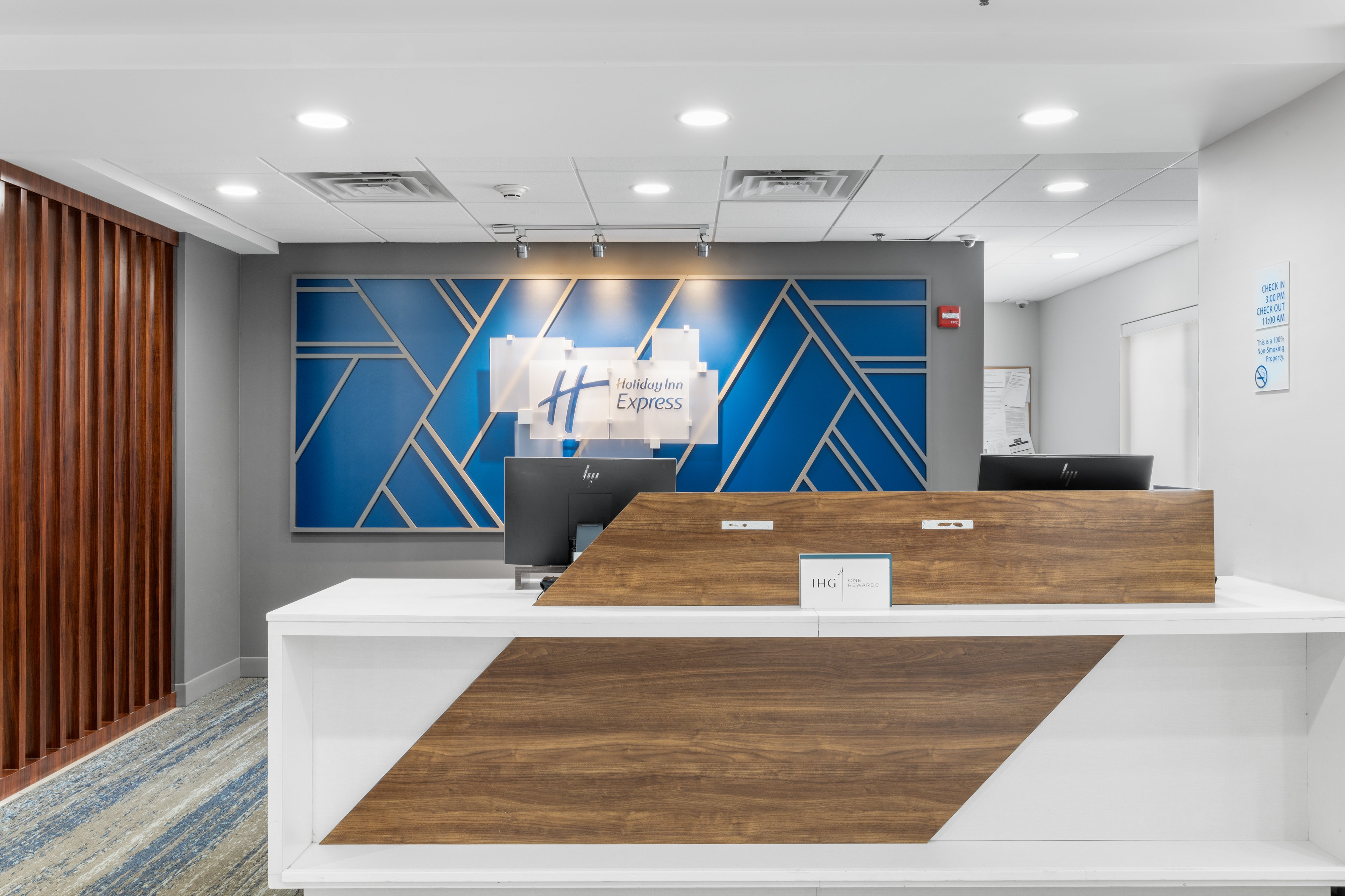 Holiday Inn Express Newington 5/50