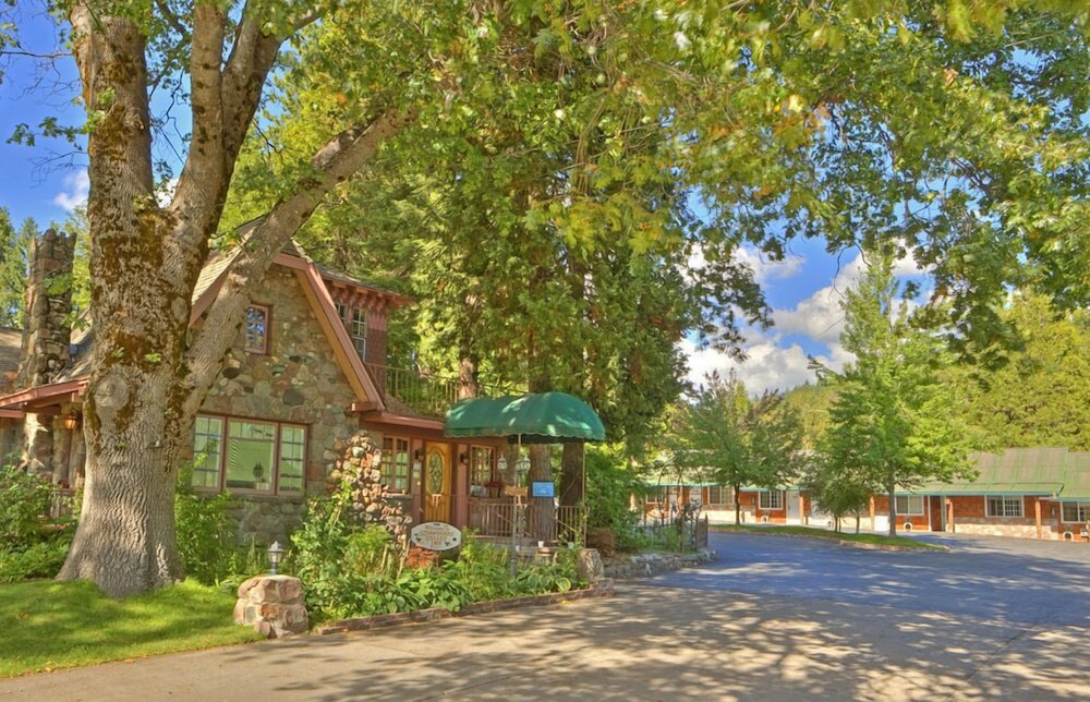 Strawberry Valley Inn 30/38