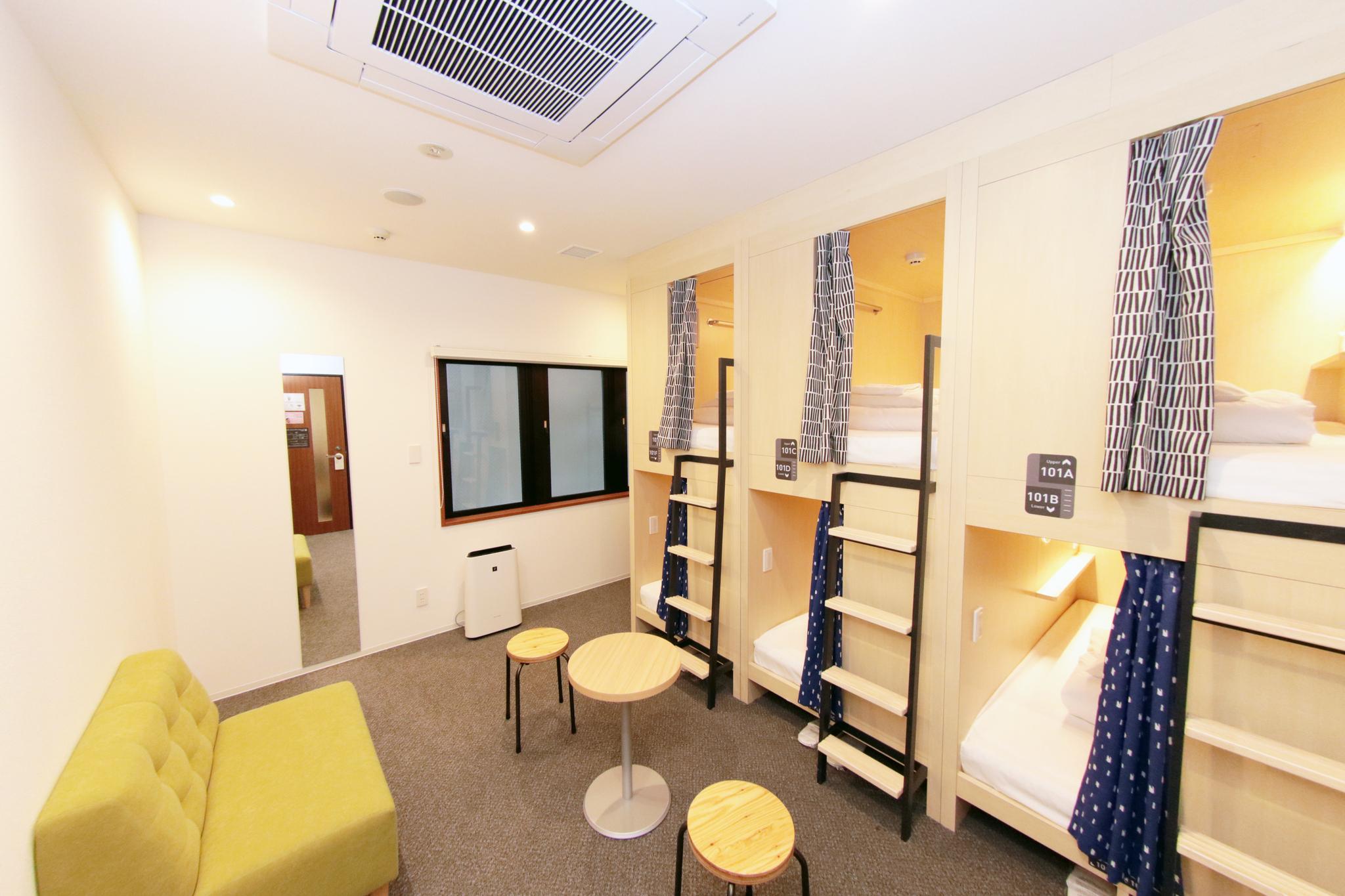 Room, Sextuple