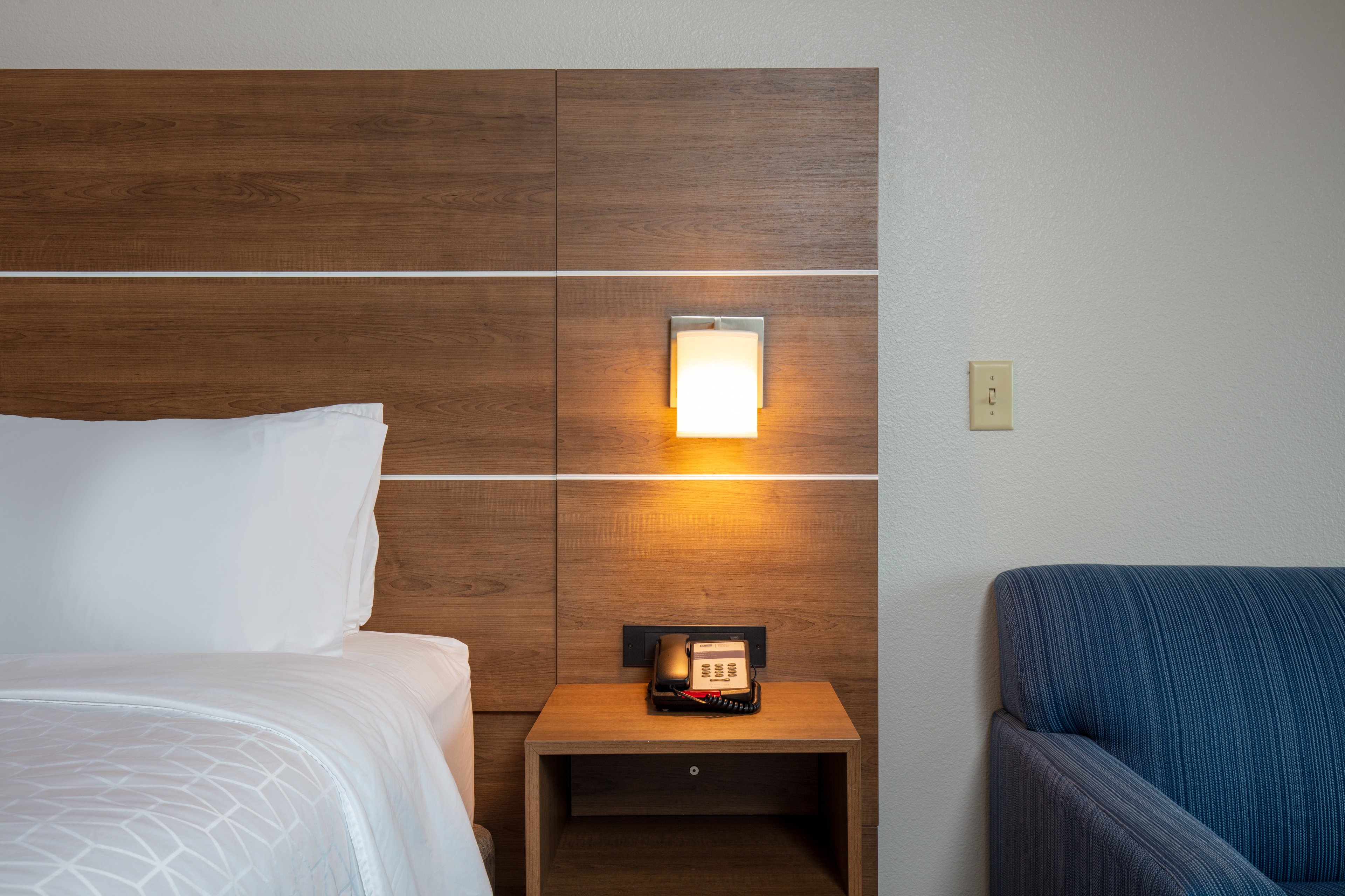 Holiday Inn Express & Suites Beloit 10/38