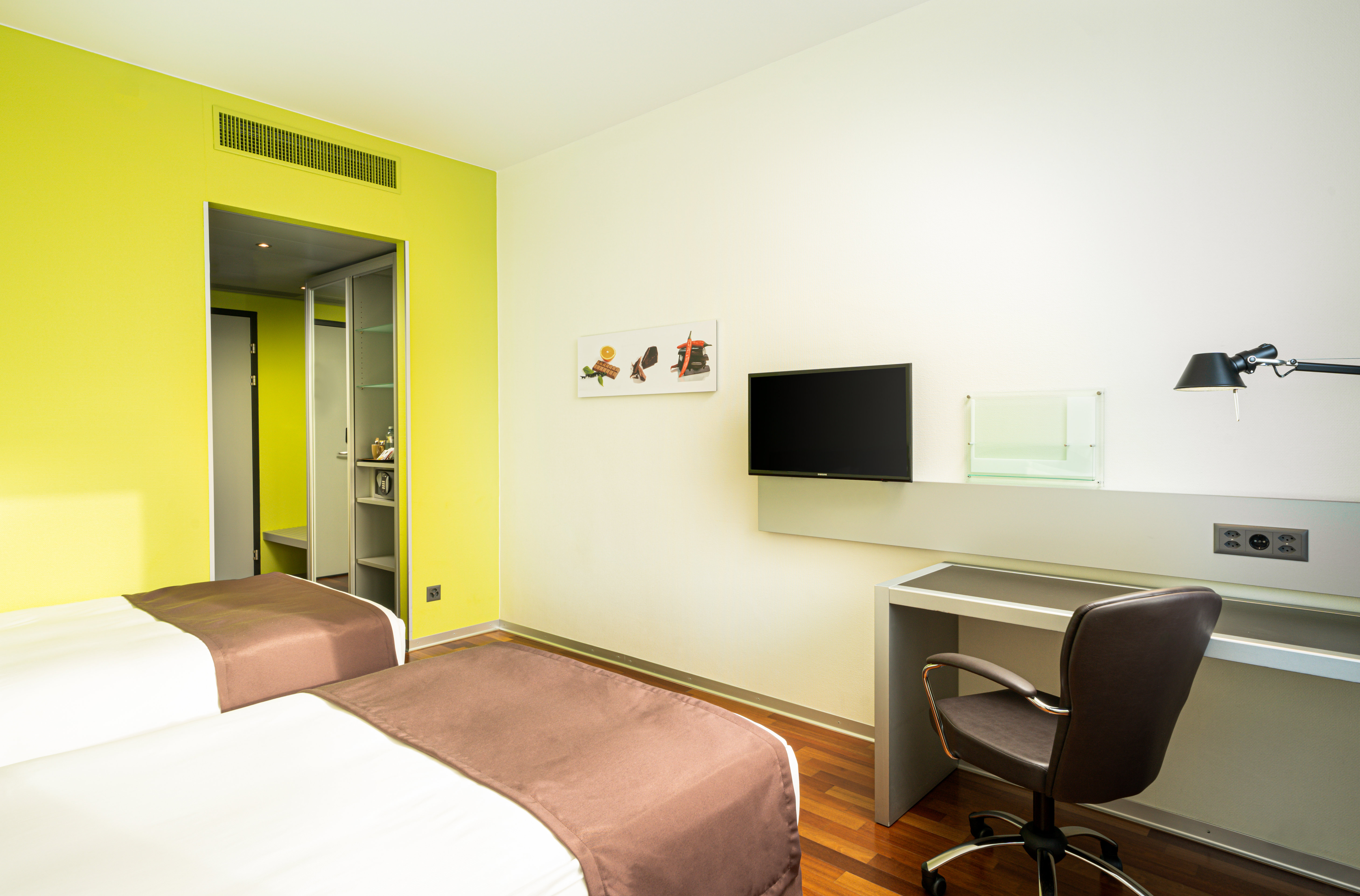 Room, Twin Beds