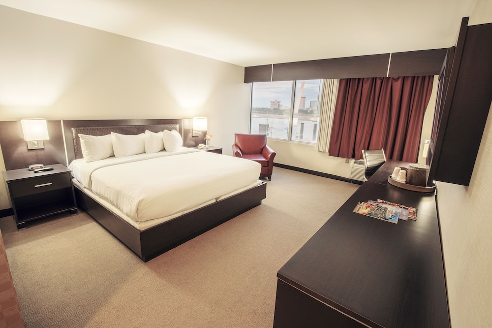 Casino Queen Hotel 9/50