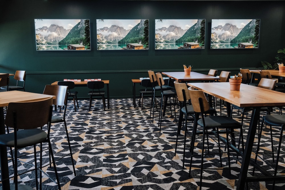 The Club Hotel 20/29