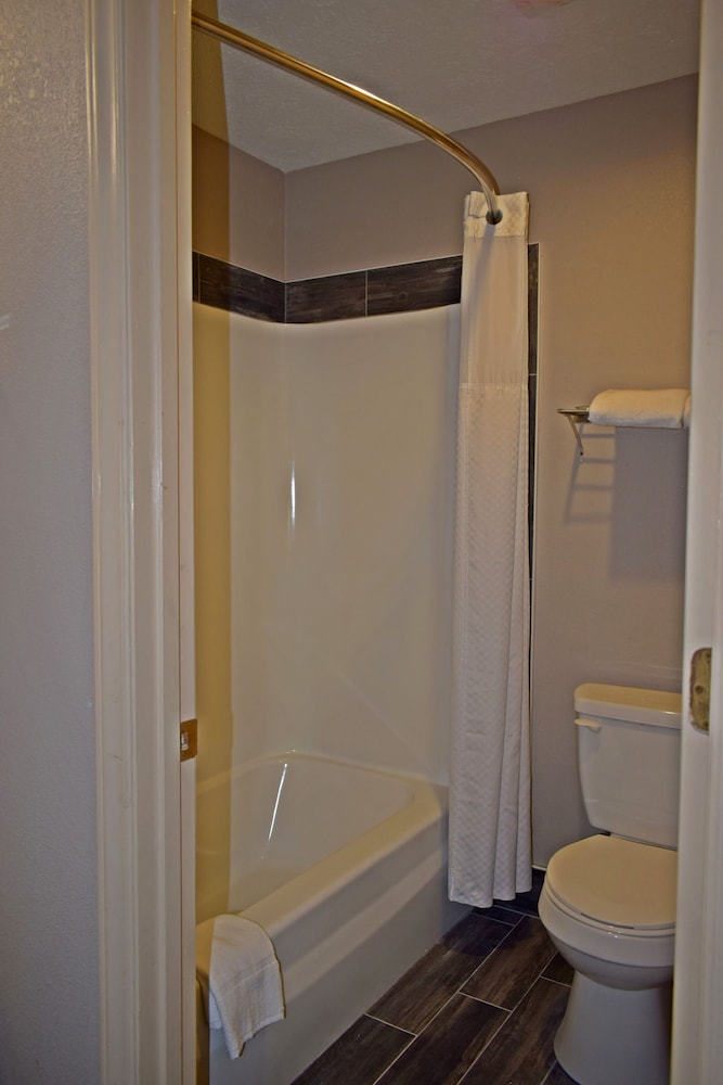 Super 8 by Wyndham Fort Chiswell Wytheville Area 15/33