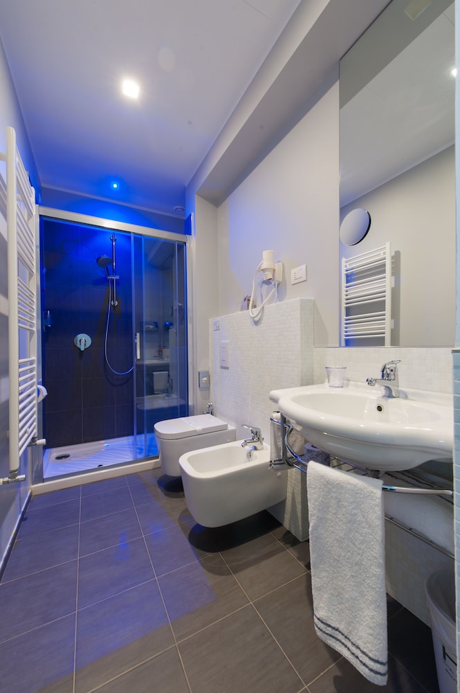 Hotel Executive Inn 26/61