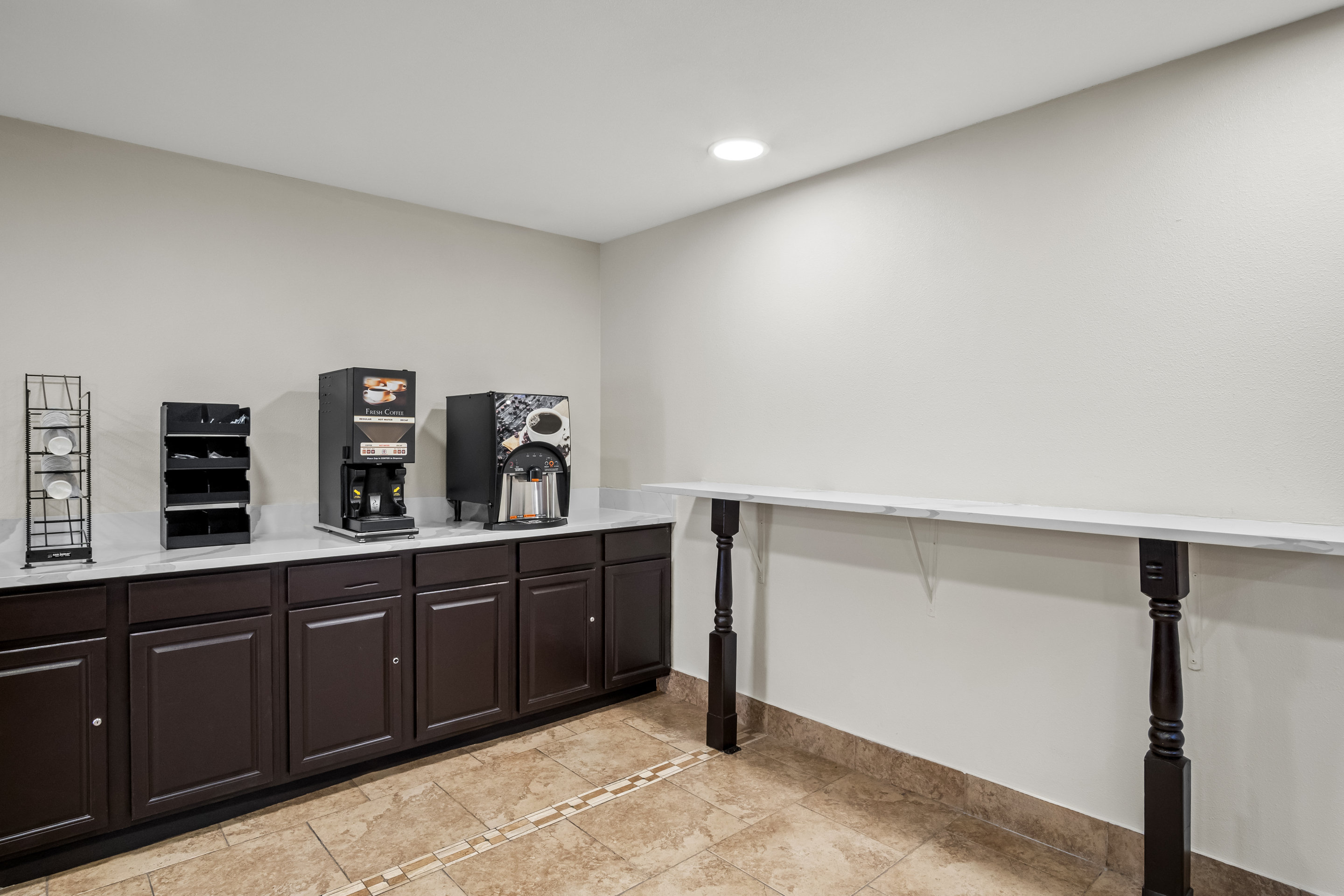 Regency Inn & Suites DFW 7/36
