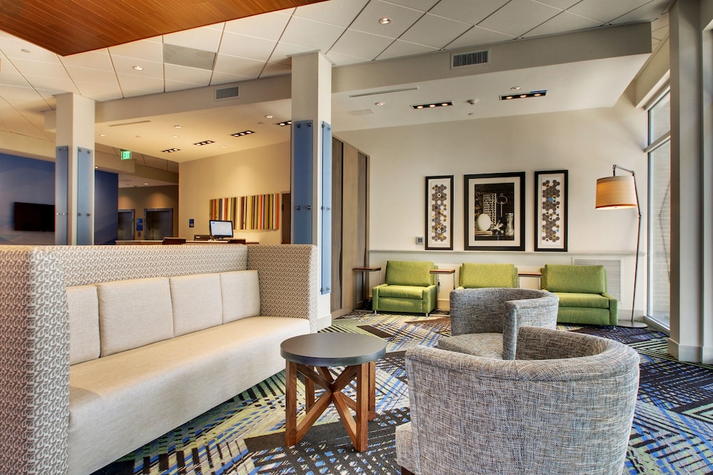 Holiday Inn Express & Suites - Summerville 41/55
