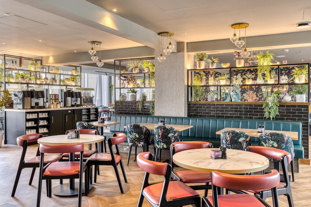 Premier Inn London Stratford 46/64