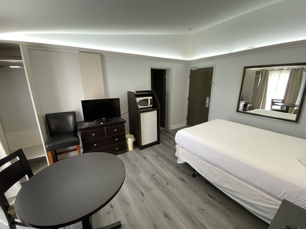 Travelodge by Wyndham Sarnia 11/40