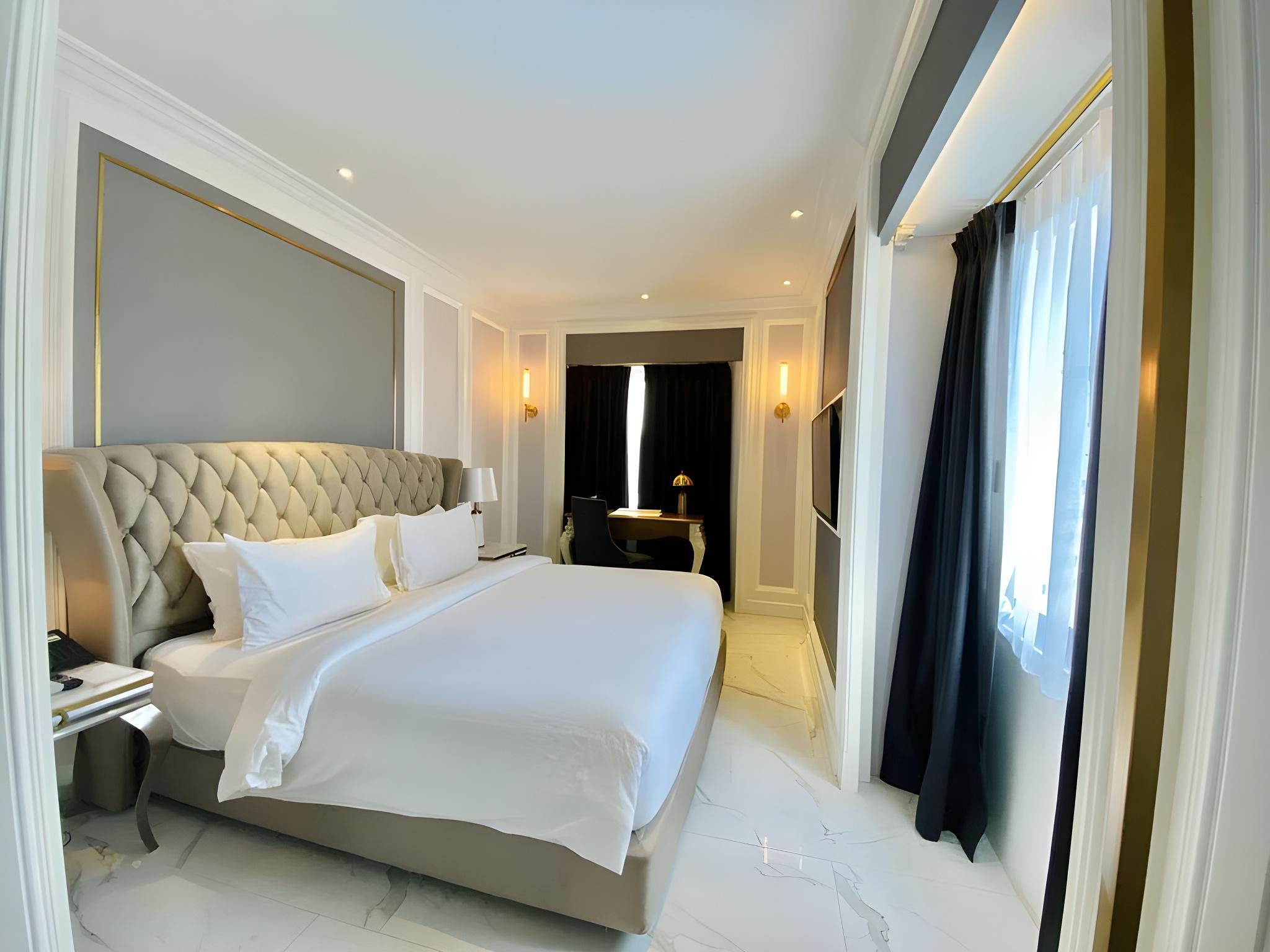 Escape, King Bed, with View
