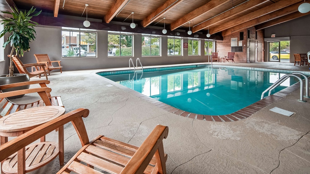 Best Western Plus North Canton Inn & Suites 3/62