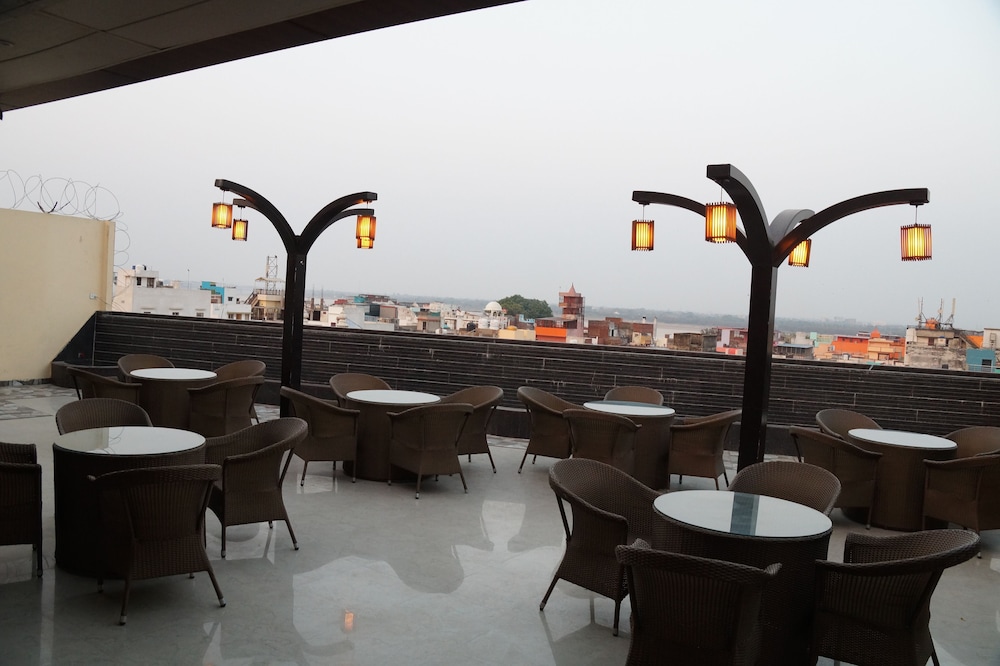 Hotel Shivoy Grand 21/23