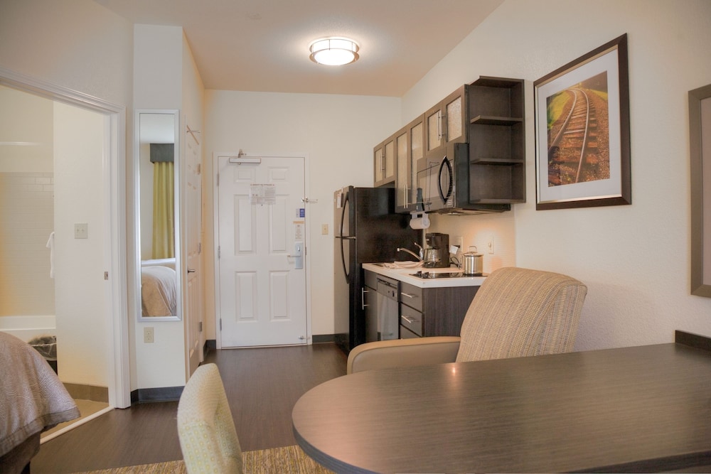CANDLEWOOD SUITES ALEXANDRIA 16/41