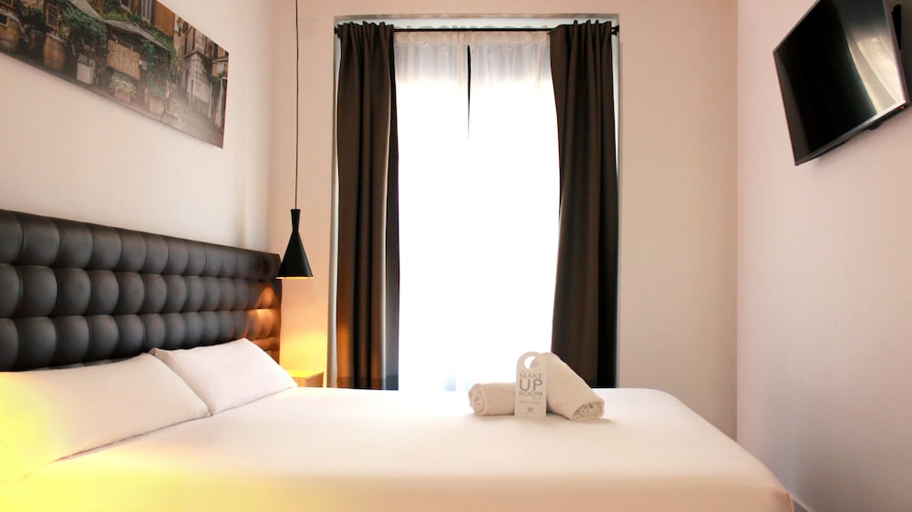 JUNIOR SUITE, KING BED, BALCONY