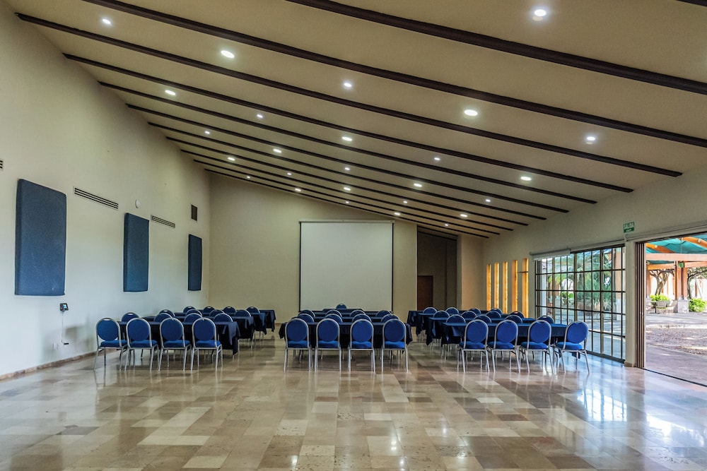 HOTEL REAL DE CHAPALA 34/42