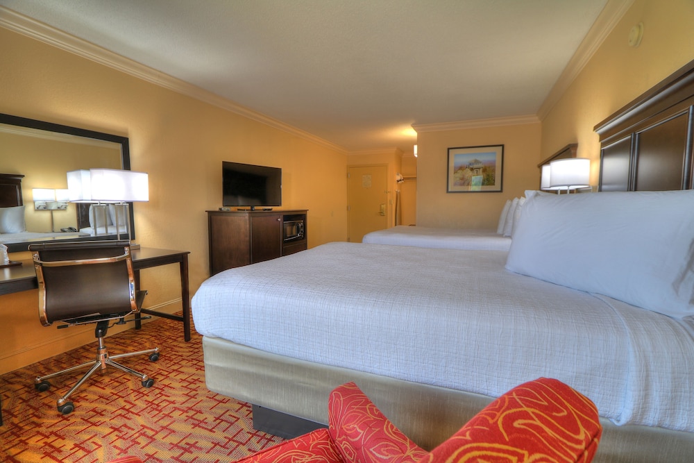 Edgewater Hotel 17/50