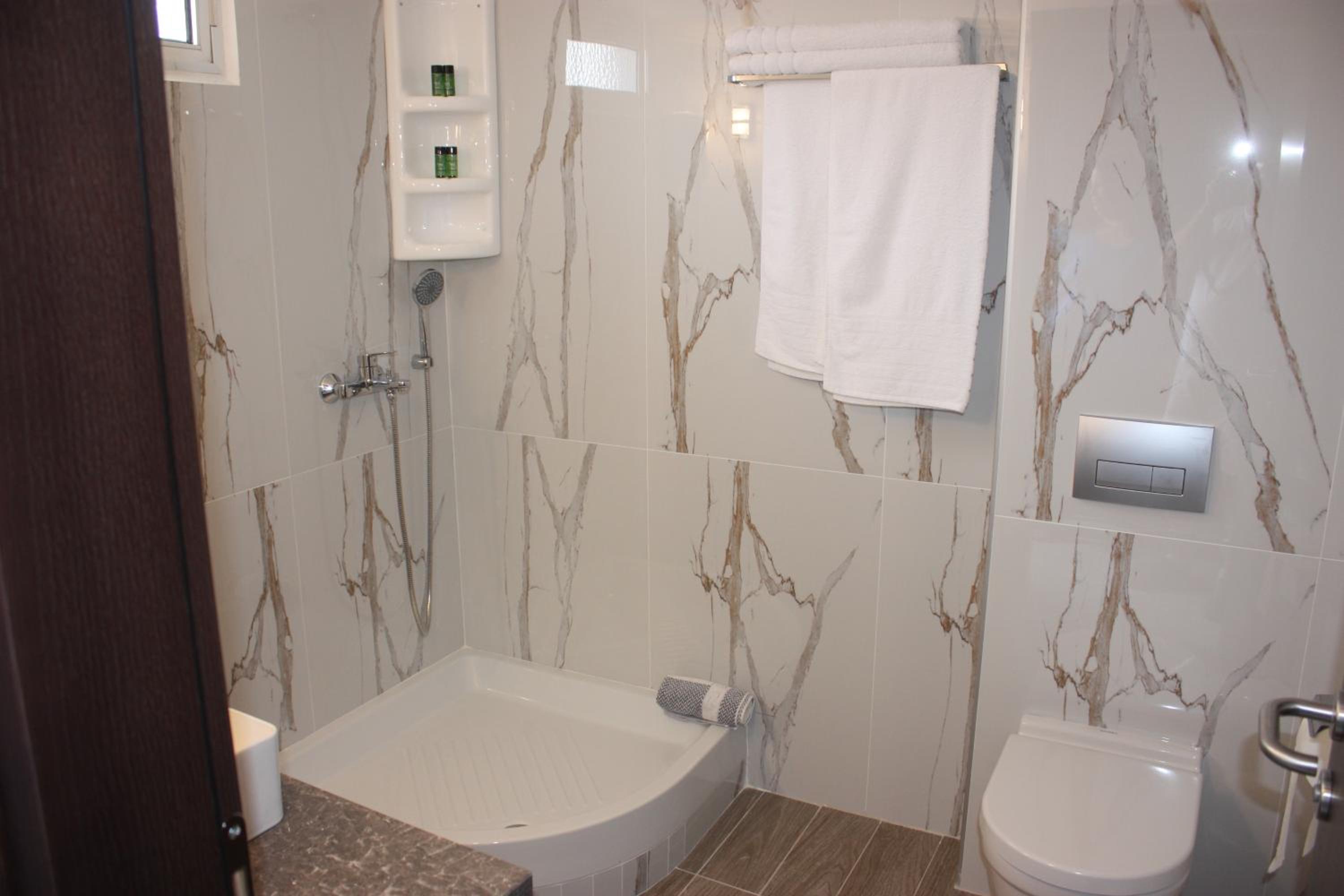 غرفة ثلاثية، Cariatis Hotel 3/10