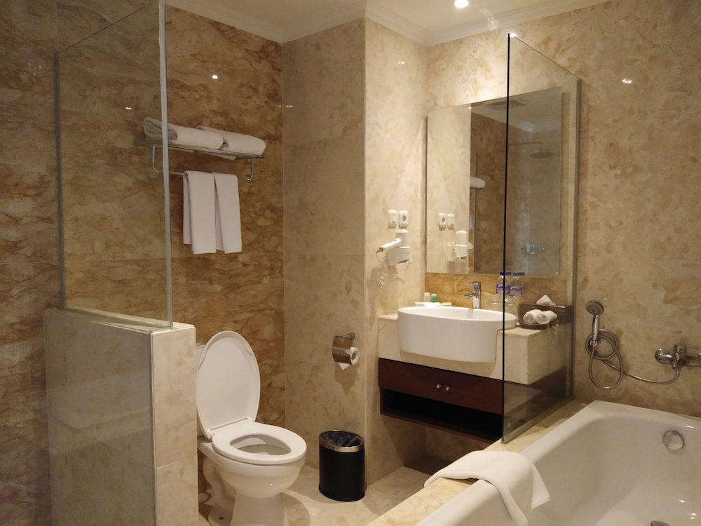 Lorin Syariah Hotel Solo 44/46